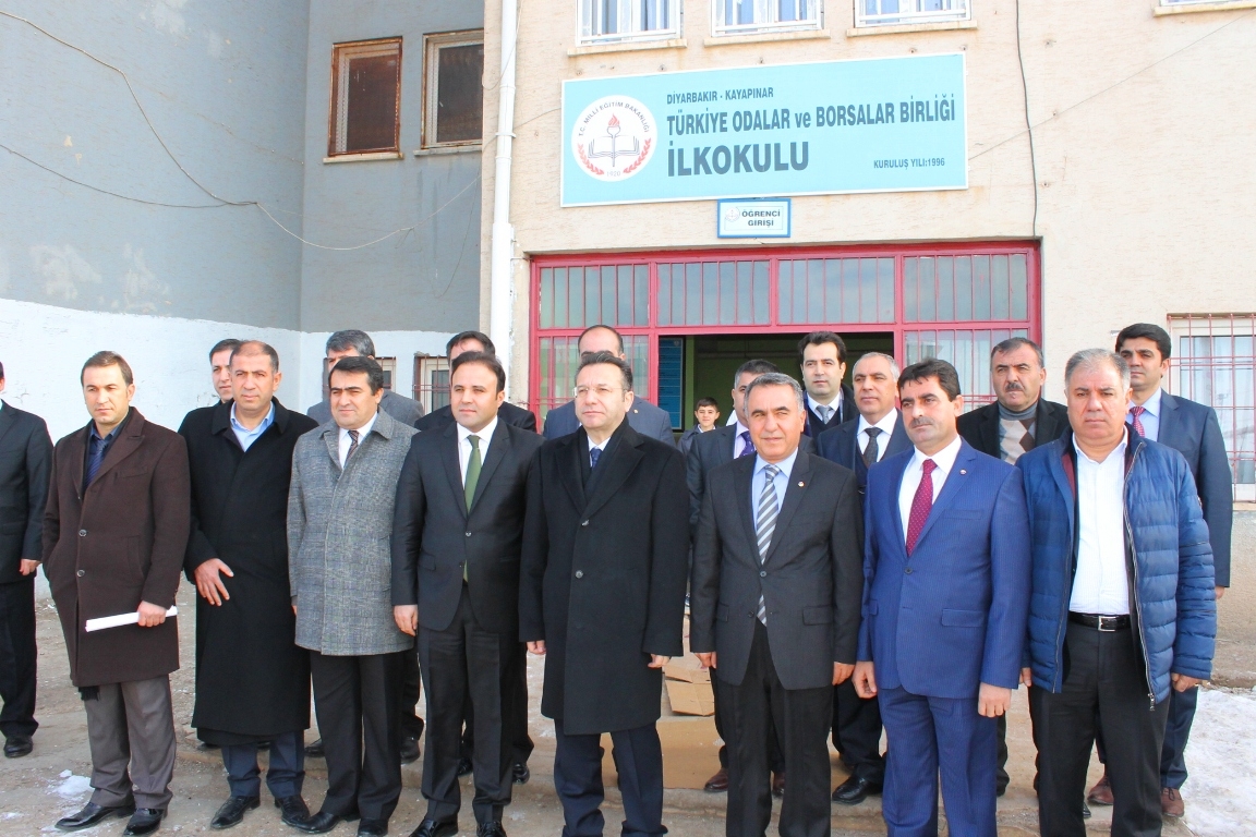TOBB Diyarbakır’da 800 öğrenciye ayakkabı ve mont yardımında bulundu